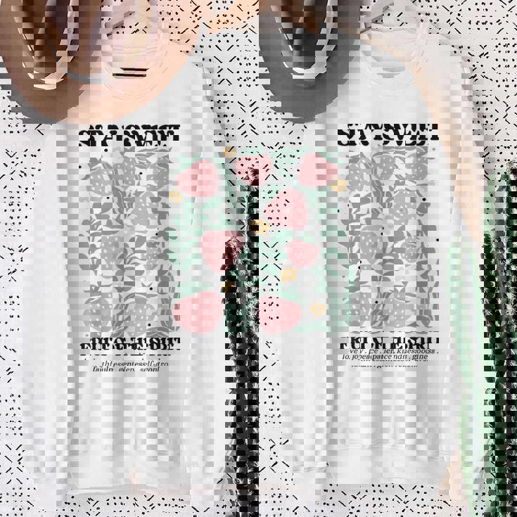 Stayweet Fruit Of Thepirit ストロベリー イエス スウェットシャツ 年配の女性への贈り物