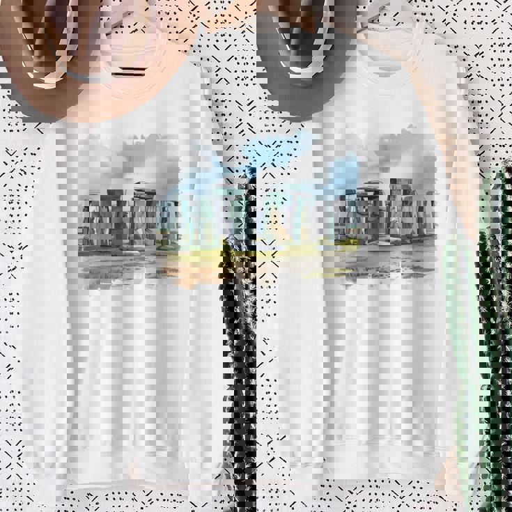 Stonehenge イギリス土産 ストーンヘンジ。 長袖tシャツ スウェットシャツ 年配の女性への贈り物