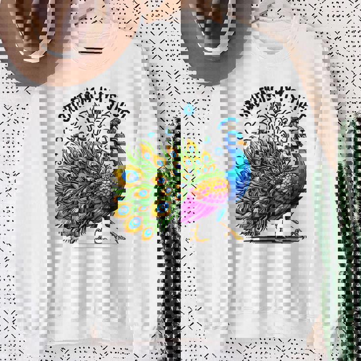 Strutting Mytuff カラフル 孔雀好き スウェットシャツ 年配の女性への贈り物