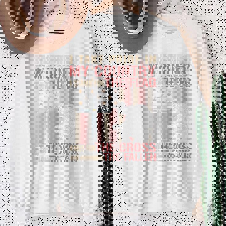 I Take Pride In My Country Itand For The Flag 裏面 スウェットシャツ 年配の女性への贈り物