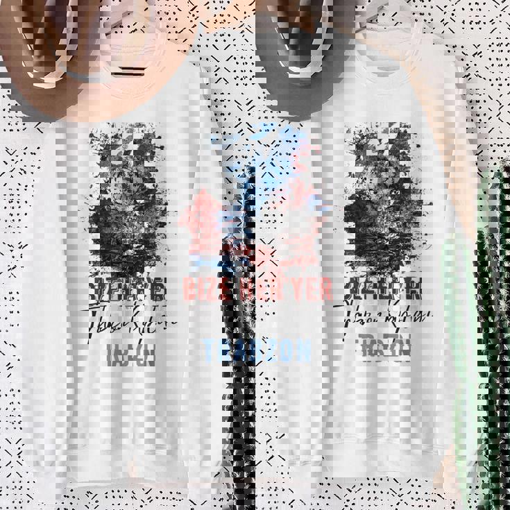 Trabzon 61 Bize Her Yer Trabzon ホワイトエディション スウェットシャツ 年配の女性への贈り物