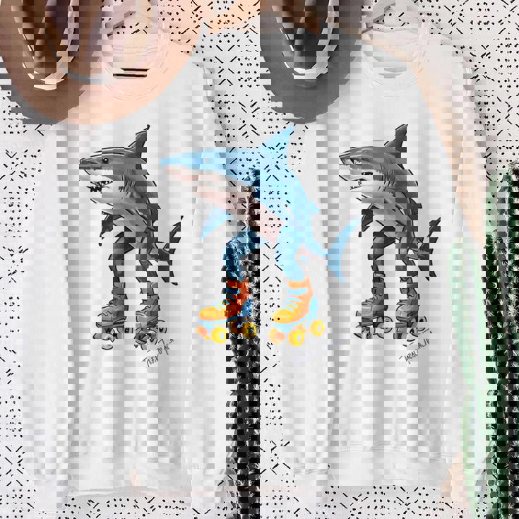 Tralalero Tralala ブレイン レッド ファニー サメ ミーム スウェットシャツ 年配の女性への贈り物