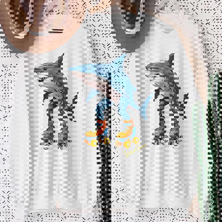 Tralalero Tralala ブレイン レッド ファニー サメ ミーム 長袖tシャツ スウェットシャツ 年配の女性への贈り物