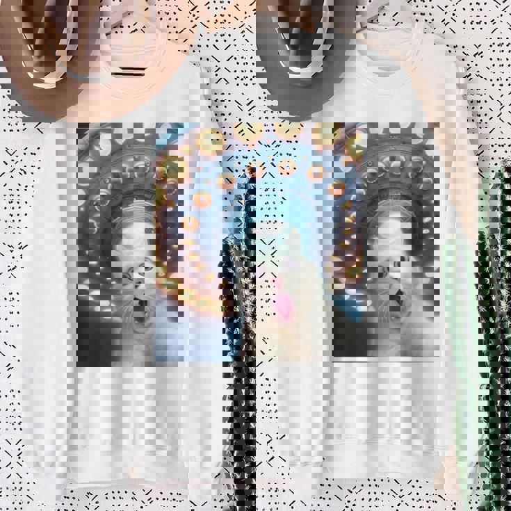 Ufo エイリアンフライングソーサー付き面白い白猫愛好家セルフィー 長袖tシャツ スウェットシャツ 年配の女性への贈り物