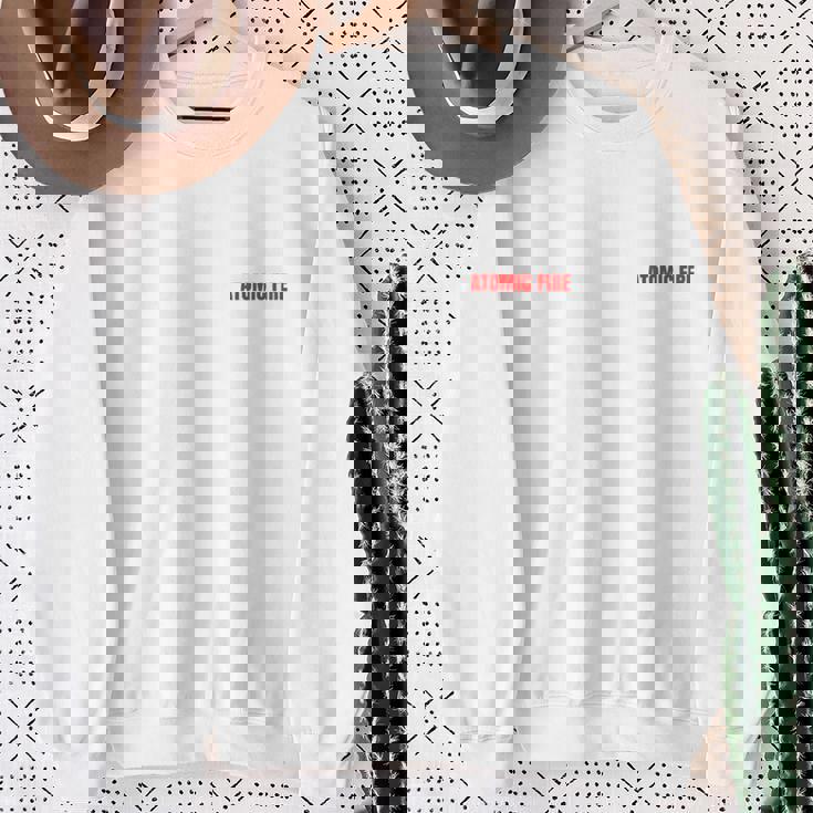 「Cleanse Them In Atomic Fire」核ガンジーミームの引用 長袖tシャツ スウェットシャツ 年配の女性への贈り物