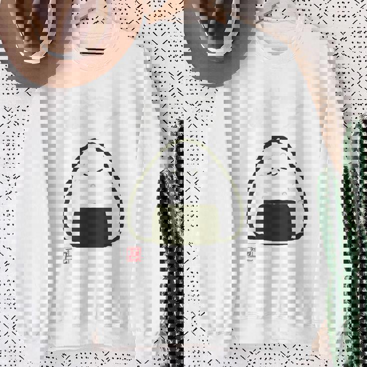 「パン-おにぎり」おもしろ 筆文字 服裏側 面白い文字入り スウェットシャツ 年配の女性への贈り物