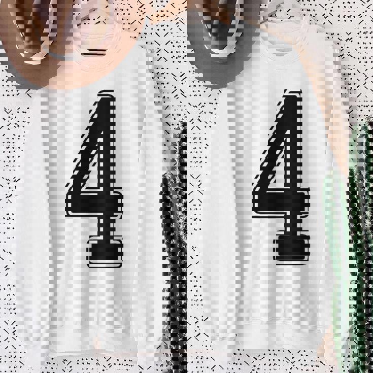 【バックプリント・背中側】4 数字 背番号 ユニフォーム ナンバー【ブラック／黒の文字】スポーツ 野球 サッカー 部活 スウェットシャツ 年配の女性への贈り物