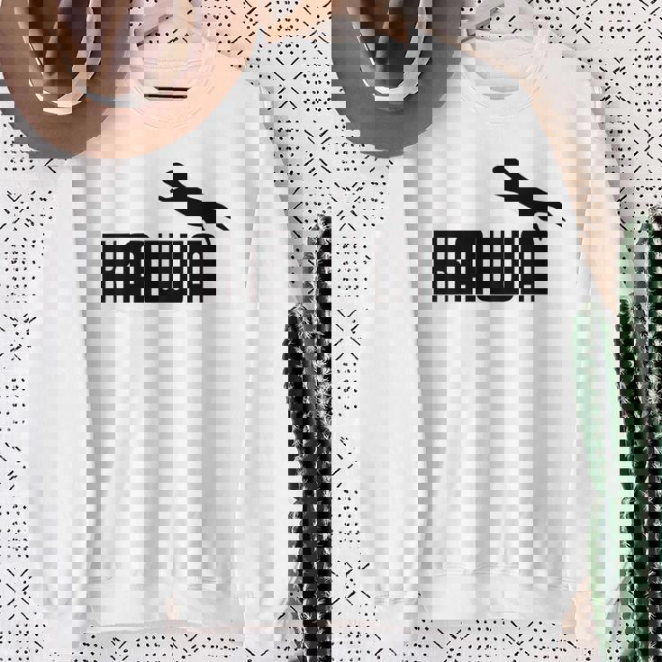 【バックプリント・背中側】Kawa カーワ《ブラック 黒》コツメカワウソ スポーツ ブランド パロディ 面白い かわいい スウェットシャツ 年配の女性への贈り物