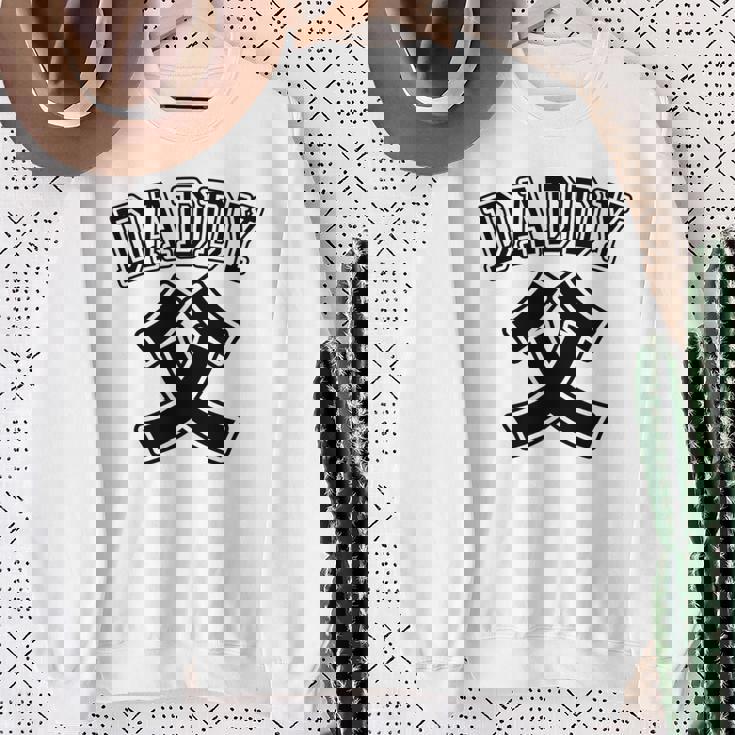 【バックプリント・背中側】お父さん Daddy 父親 パパ《チームユニフォーム風》父の日 面白い 長袖tシャツ スウェットシャツ 年配の女性への贈り物