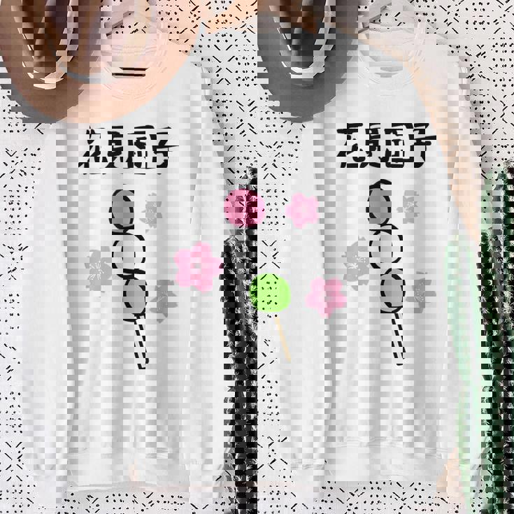 【花見団子】花見 春 桜 さくら おもしろ 面白い 可愛い ネタ ウケ狙い 日本 お土産 和柄 文字入り ユニーク スウェットシャツ 年配の女性への贈り物