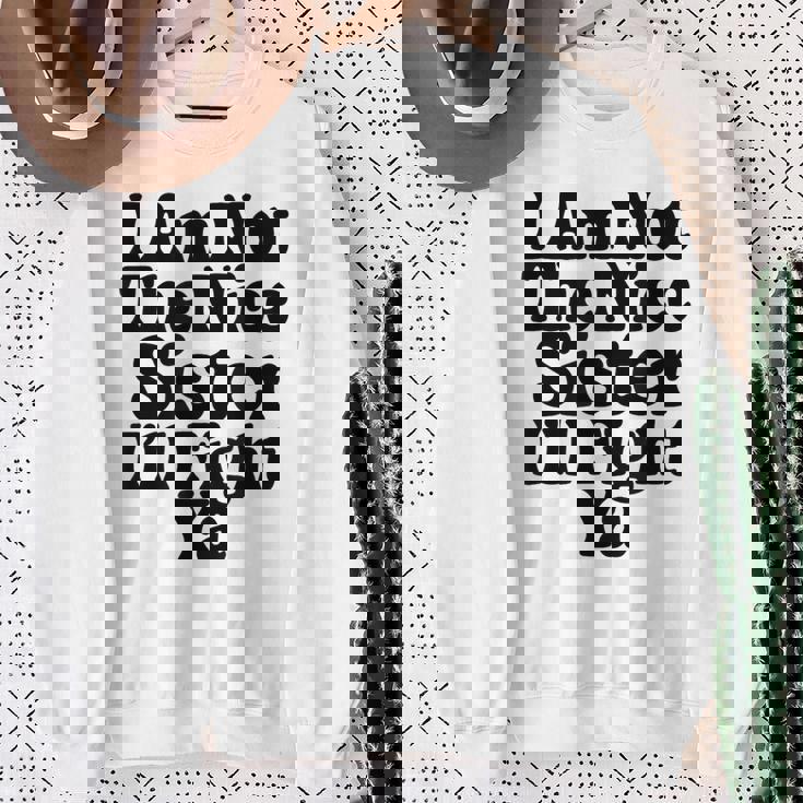 おれはナイスシスターじゃないよ戦ってやるよおもしろい皮肉 スウェットシャツ 年配の女性への贈り物