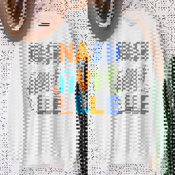 お土産 From Nashville Tn Trip Guitar Music City ナッシュビル 長袖tシャツ スウェットシャツ 年配の女性への贈り物