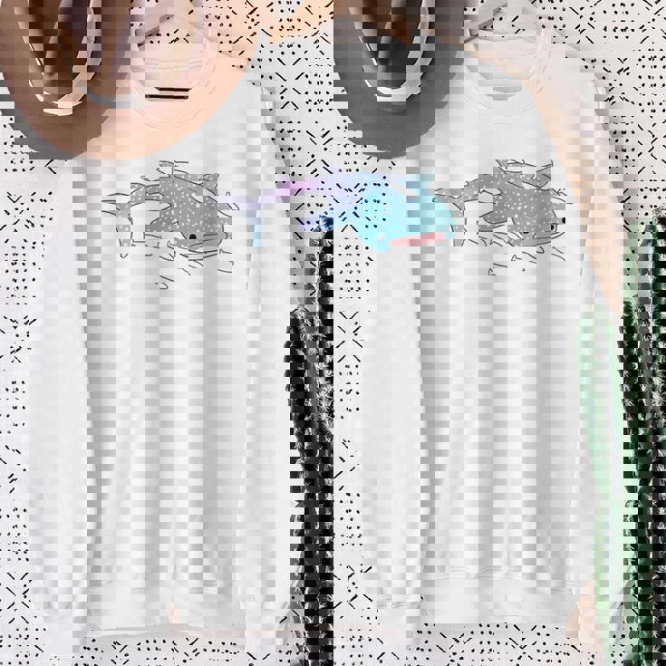 かわいい カワイイ エステ ブルー ジンベラ サメ 海 ギフト スウェットシャツ 年配の女性への贈り物