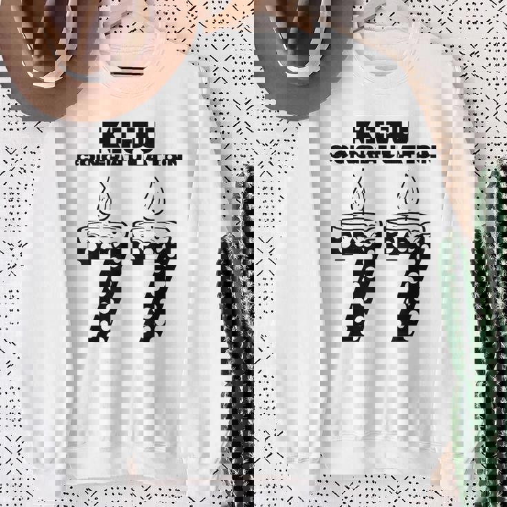 この身体７７年目 まだまだ行くぜ ７７歳 喜寿祝い 長寿祝い おもしろ 喜寿 スウェットシャツ 年配の女性への贈り物