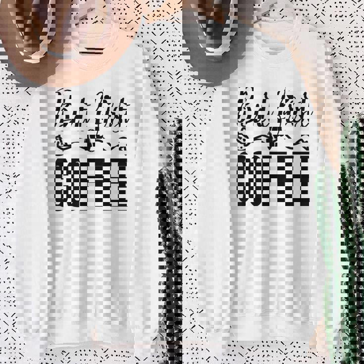 しかし、コーヒー愛好家のための最初のコーヒーカフェイン飲料の見積もり スウェットシャツ 年配の女性への贈り物