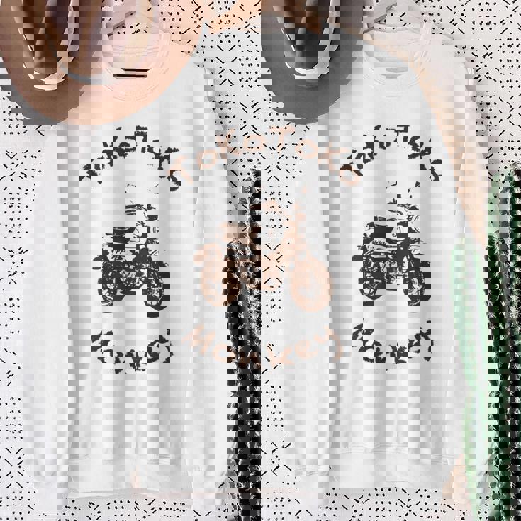 とことこモンキー バックプリント スウェットシャツ 年配の女性への贈り物