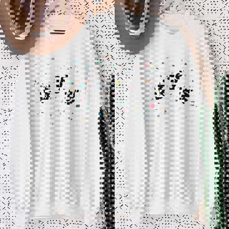 はぴば 誕生日 記念 誕生会 パーティー おめでとう バースデー ハッピーバースデー ハピバ 紙吹雪 主人公 主役 ネタ スウェットシャツ 年配の女性への贈り物