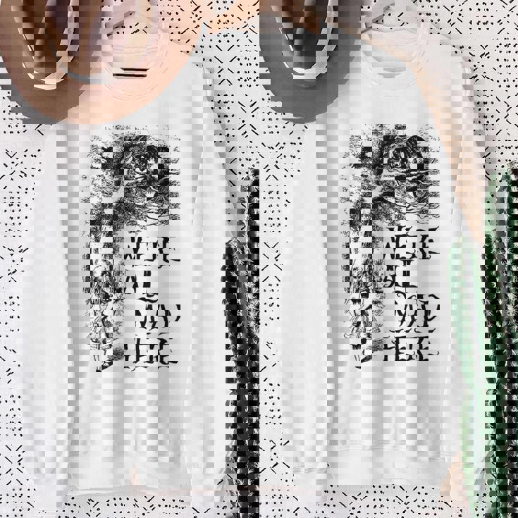 みんな怒ってるよ不思議の国のアリス スウェットシャツ 年配の女性への贈り物