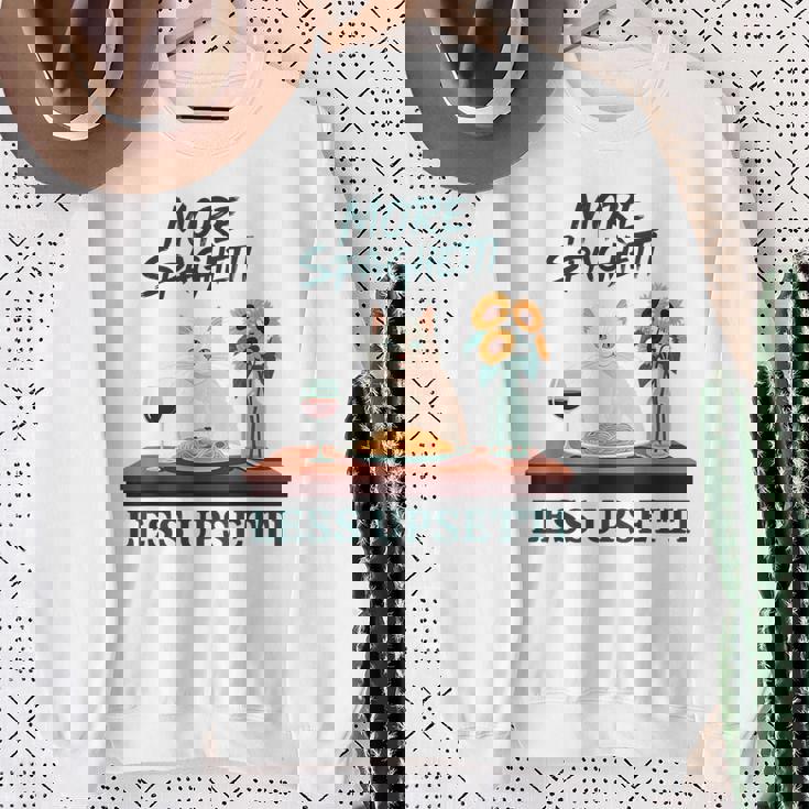 より多くのスパゲッティ、より少ないアップセッティ、イタリア料理 猫愛好家 スウェットシャツ 年配の女性への贈り物