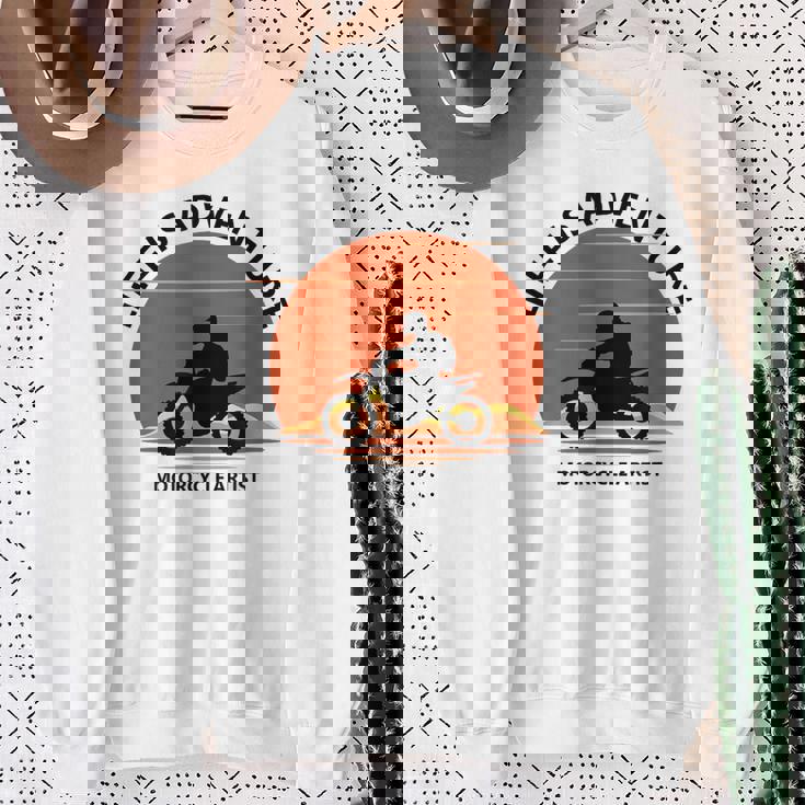 アドベンチャー バイク おもしろ ツーリング 人生は冒険だ オフロードバイクバイク イラスト スウェットシャツ 年配の女性への贈り物