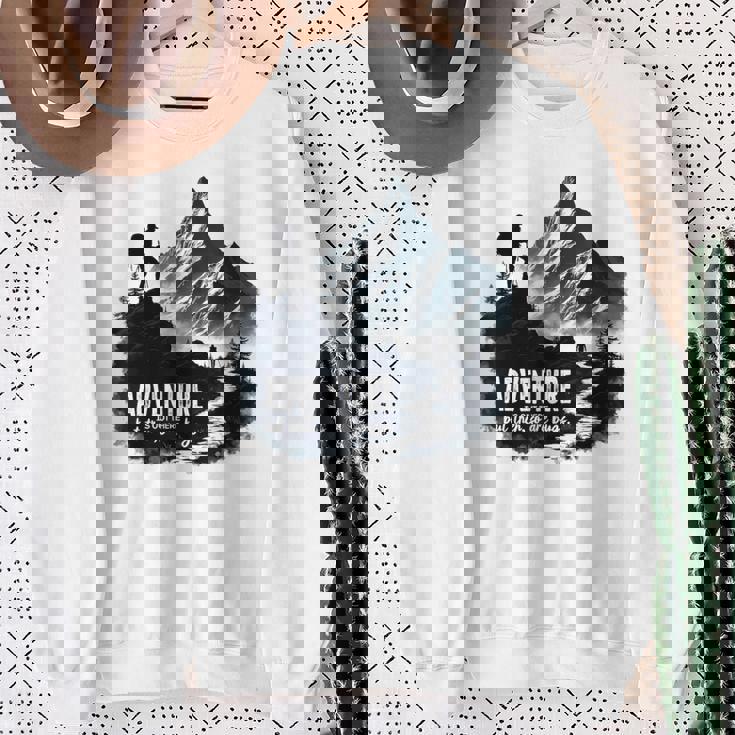 アドベンチャー バグ アウトドア キャンプ ハイキング 面白い 自然 グラフィック スウェットシャツ 年配の女性への贈り物