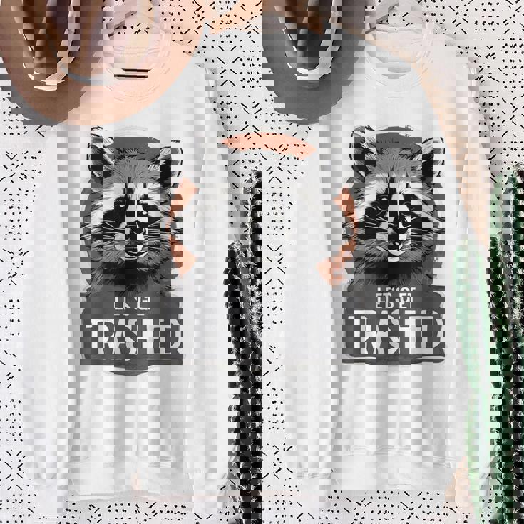 アライグマコスチュームtシャツ グルービー Let's Get Trashed スウェットシャツ 年配の女性への贈り物