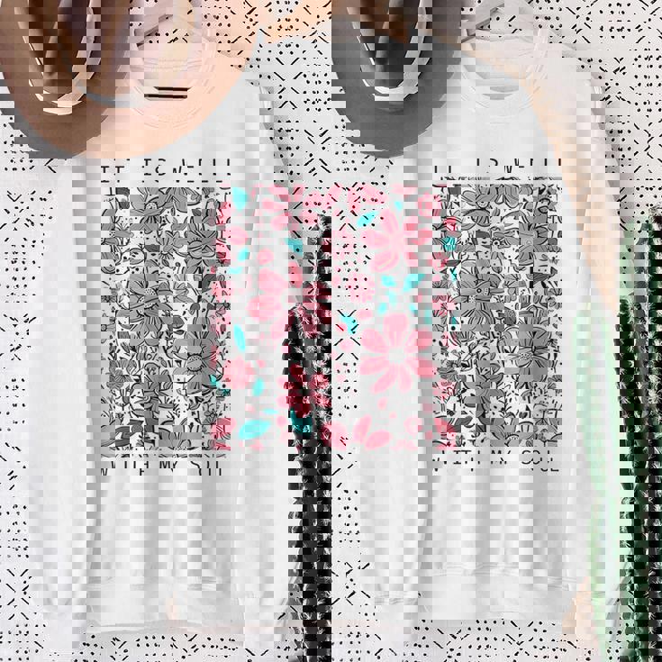 イット・イズ・ウェル・ウィズ・マイ・ソウル・フラワー スウェットシャツ 年配の女性への贈り物