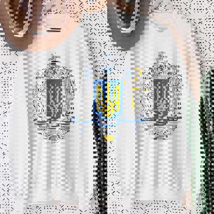 ウクライナ ウクライナ国旗 トラディショナル 長袖tシャツ スウェットシャツ 年配の女性への贈り物