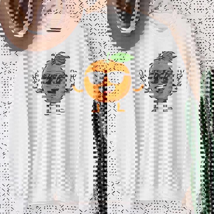 オレンジ 面白い 人間 クール シェード 腕 脚 夏 太陽 スウェットシャツ 年配の女性への贈り物