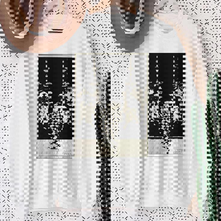 オーブリー・ビアズリー作「スカーレット・パストラール」1895 長袖tシャツ スウェットシャツ 年配の女性への贈り物