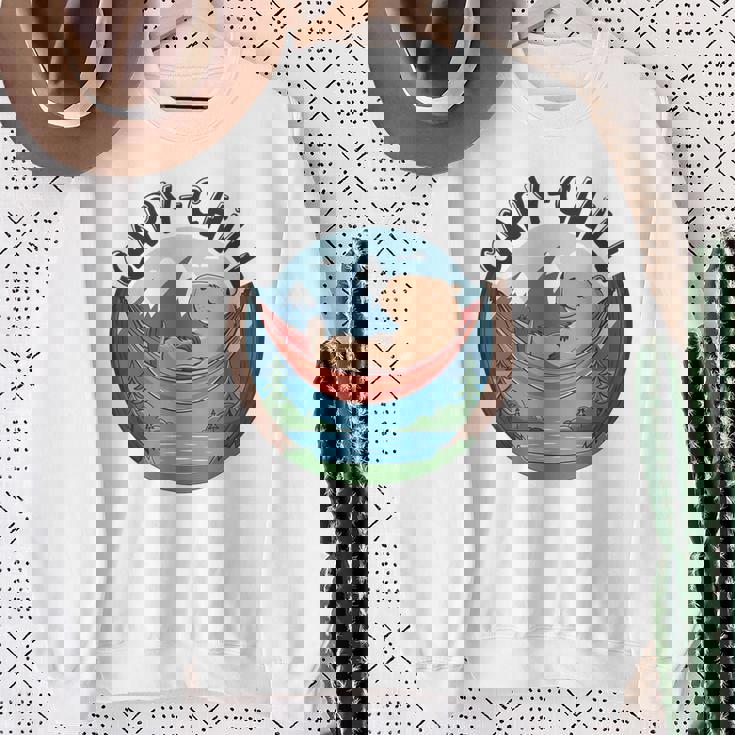 カピバラ 寝るデザイン カピバラ 飼い主 動物好き スウェットシャツ 年配の女性への贈り物