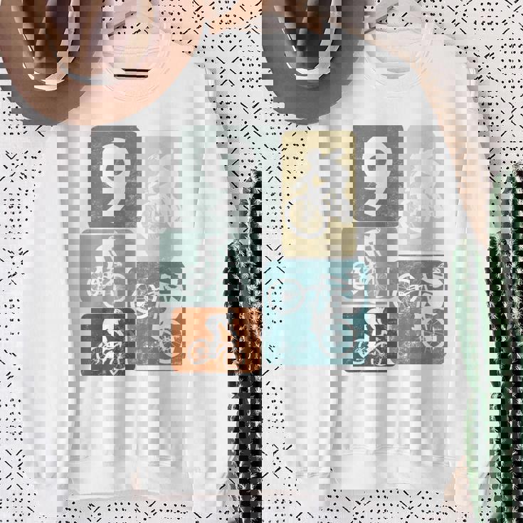 キッズ 9歳の男の子サイクリスト9歳の誕生日バイクマウンテンバイク スウェットシャツ 年配の女性への贈り物