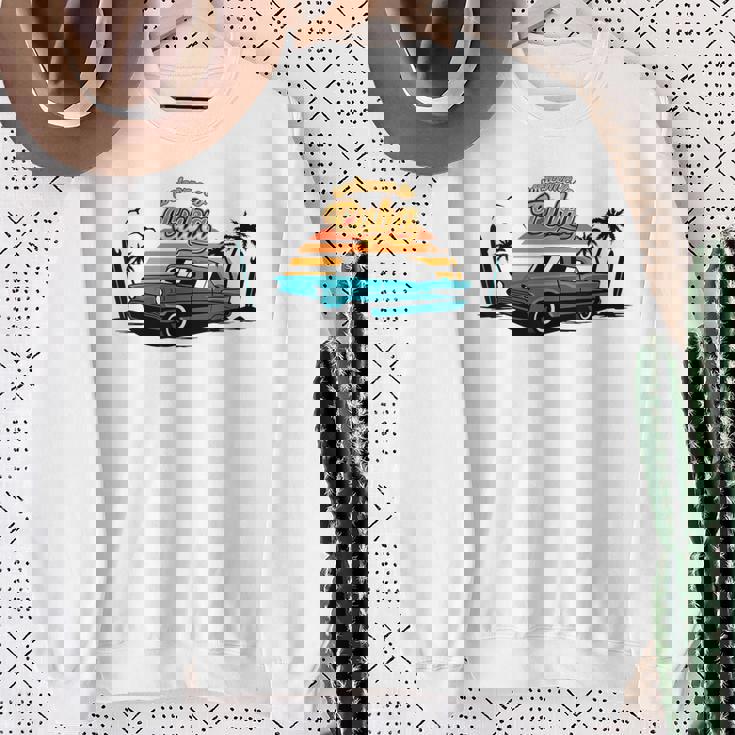 キューバ ヴィンテージカー ラム酒 葉巻 ビーチ 夕日 サーフボード ヤシの木 ハバナ ギフト お土産 太陽 カリブ海 スウェットシャツ 年配の女性への贈り物