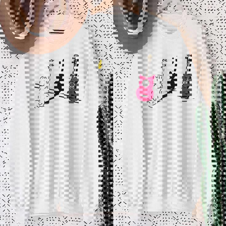 ギターの影を作る猫デザイン スウェットシャツ 年配の女性への贈り物