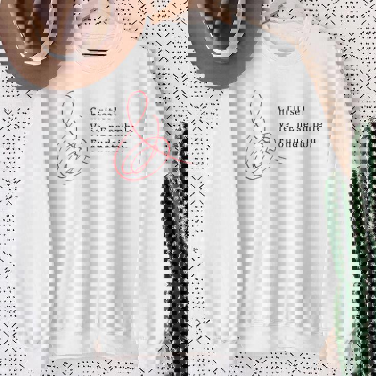 クリステル財団オフィシャルロゴ スウェットシャツ 年配の女性への贈り物