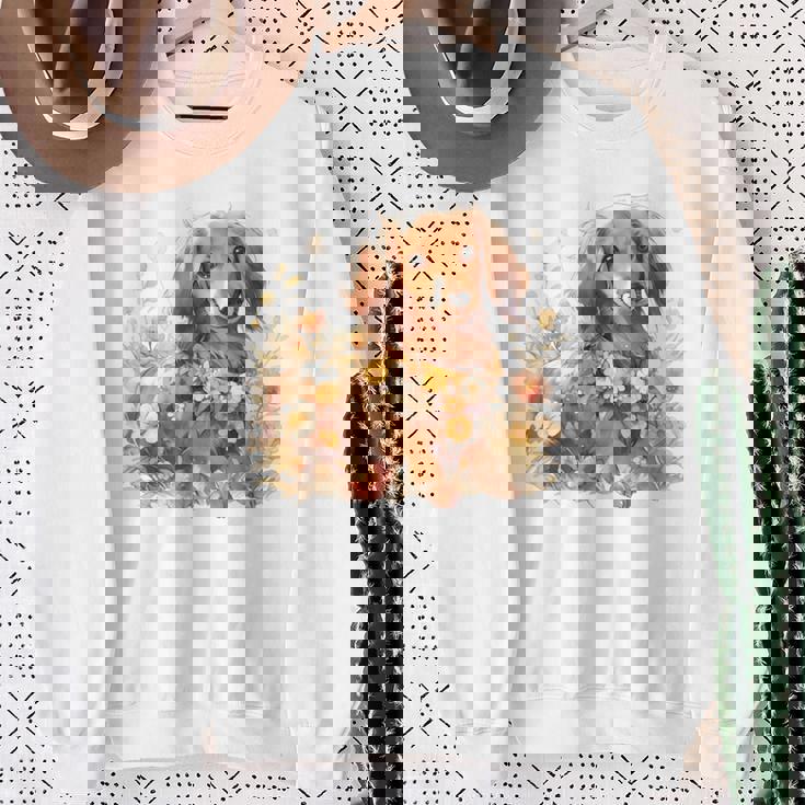 クリーム色の花のダックスフント 愛らしいミニドキシー犬 スウェットシャツ 年配の女性への贈り物