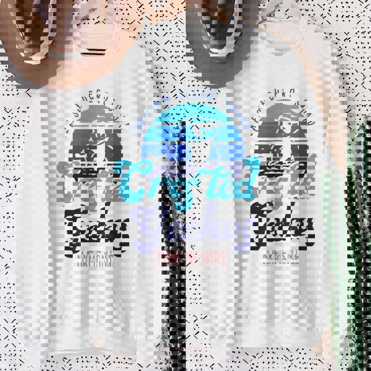 クレステッドゲッコーは私を笑顔にする エキゾチックなトカゲ スウェットシャツ 年配の女性への贈り物