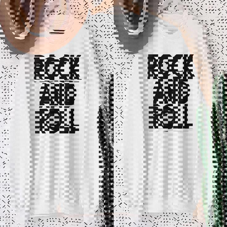 クールなロックンロールミュージックtシャツ、ロックンロールグラフィックをお楽しみください。 スウェットシャツ 年配の女性への贈り物