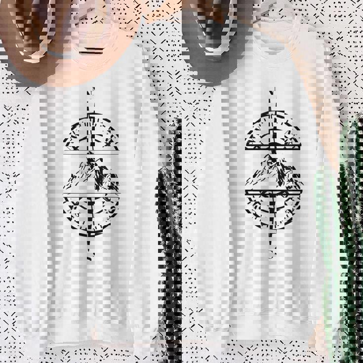 コンパス ローズ マウンテン シーン 自然 恋人 ハイキング バックパッキング スウェットシャツ 年配の女性への贈り物