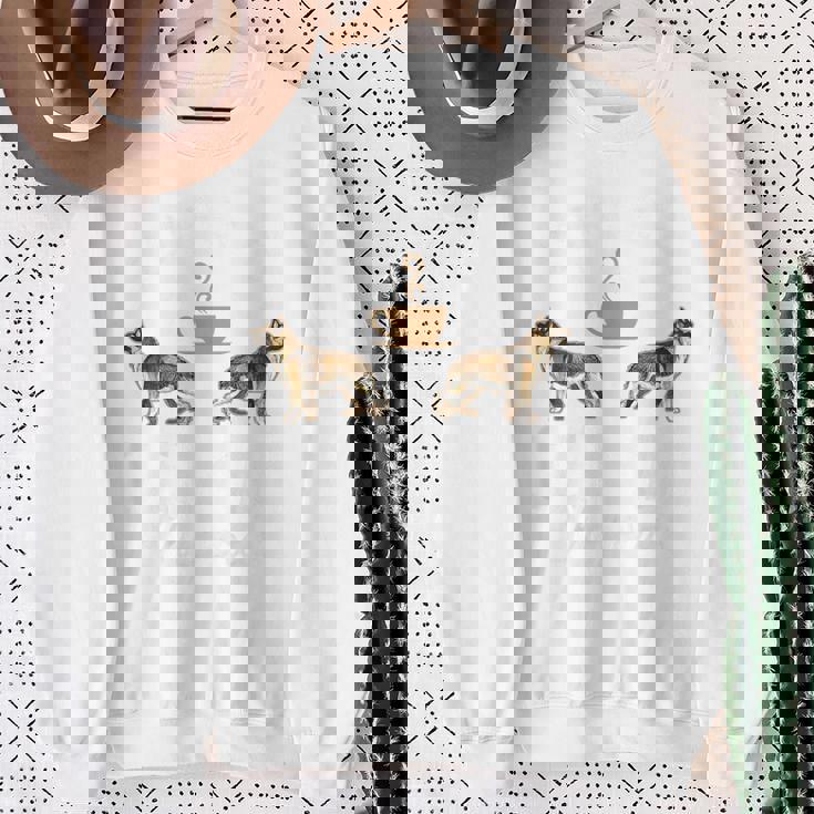 バックプリント コーヒーとジャーマン シェパード スウェットシャツ 年配の女性への贈り物