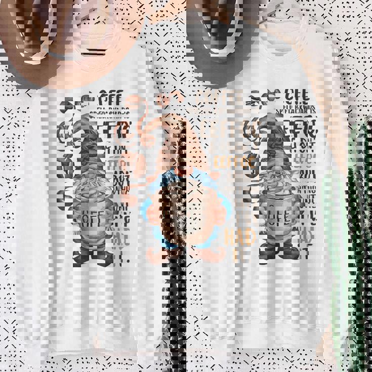 コーヒーノームコーヒーの後ろ向き綴りはeeffoc面白いです。 スウェットシャツ 年配の女性への贈り物