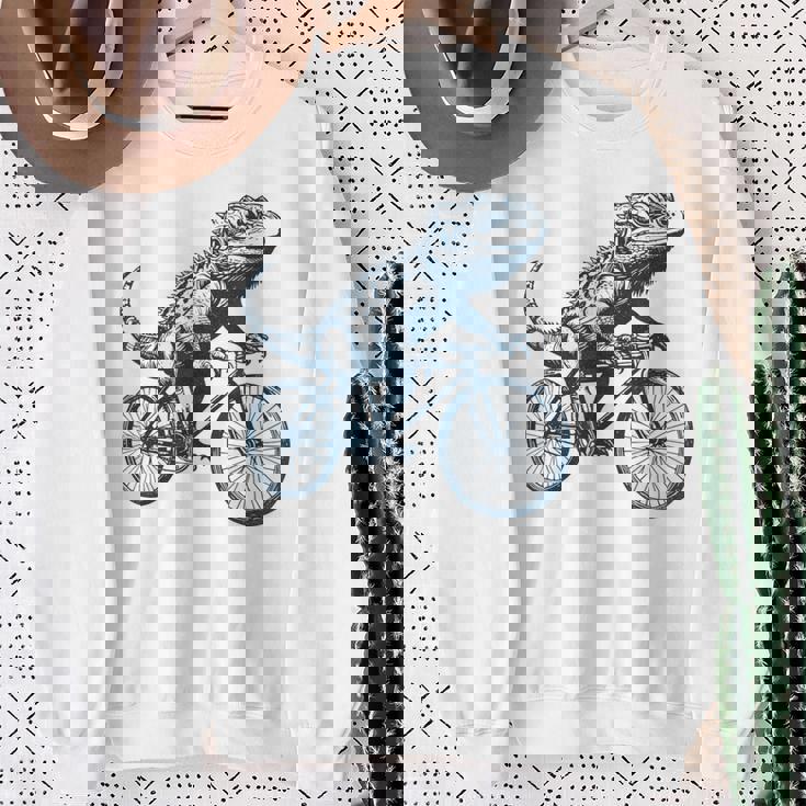 サイクリングトカゲ、爬虫類、爬虫類学、フトアゴヒゲトカゲ スウェットシャツ 年配の女性への贈り物