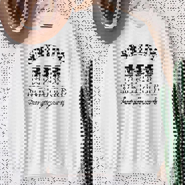 サイドライン ソーシャルクラブ ピーナッツギャラリー サッカーライフ おもしろサッカー スウェットシャツ 年配の女性への贈り物