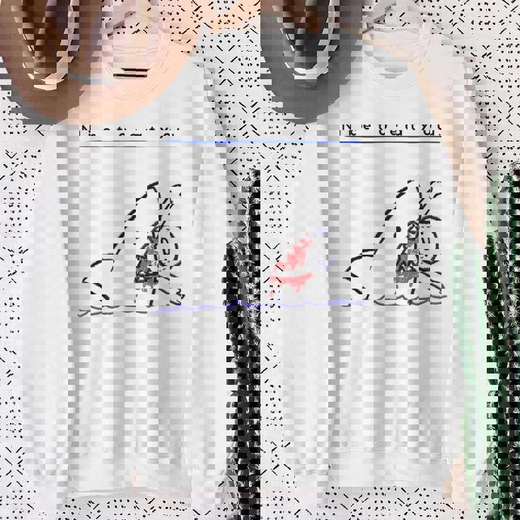 サメのことわざ ブラックユーモア Nice To Eat Yo スウェットシャツ 年配の女性への贈り物