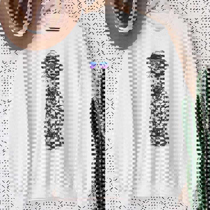 サングラスとヘッドフォンをしたミーアキャット スウェットシャツ 年配の女性への贈り物