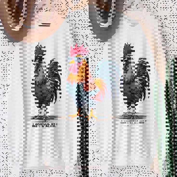 サングラスをかけた姿勢のクールな雄鶏。 スウェットシャツ 年配の女性への贈り物