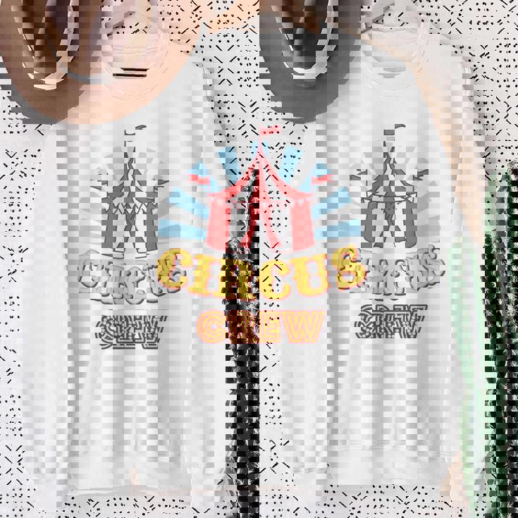 サーカスクルー–楽しいカラフルな大人&キッズグラフィックデザイン 長袖tシャツ スウェットシャツ 年配の女性への贈り物