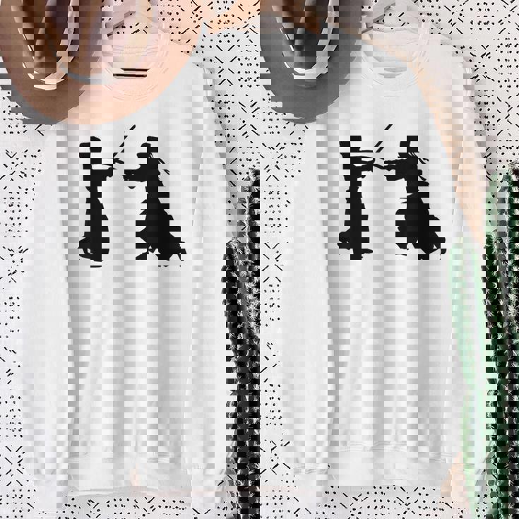 シルエット 剣道 合気道 日本 武道 剣闘士 扇子 スウェットシャツ 年配の女性への贈り物