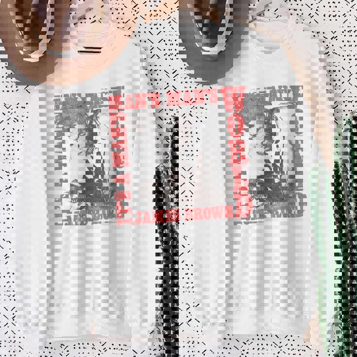 ジェームス・ブラウンイッツ・ア・マンズ・ワールド スウェットシャツ 年配の女性への贈り物