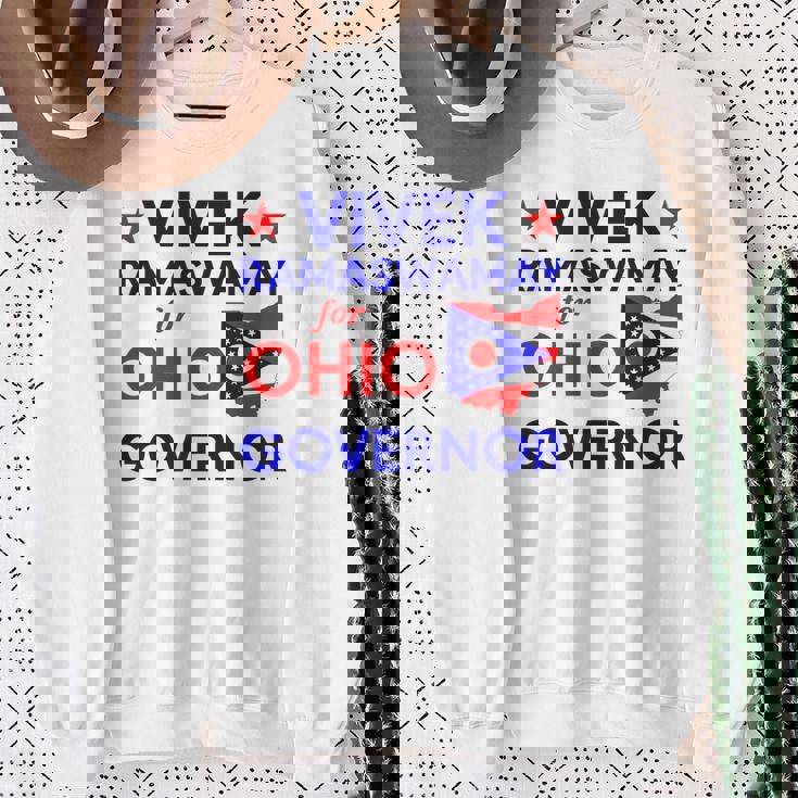 ステート・オブ・エクセレンスビベック・ラマスワミー、2026年オハイオ州知事選出 スウェットシャツ 年配の女性への贈り物